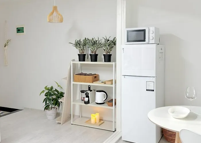 Hostay Cheongdam 2br Gangnam 5 Oliveyoung Apartment *
